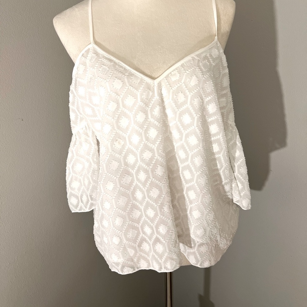 GUESS White Cold Shoulder Blouse
A0031